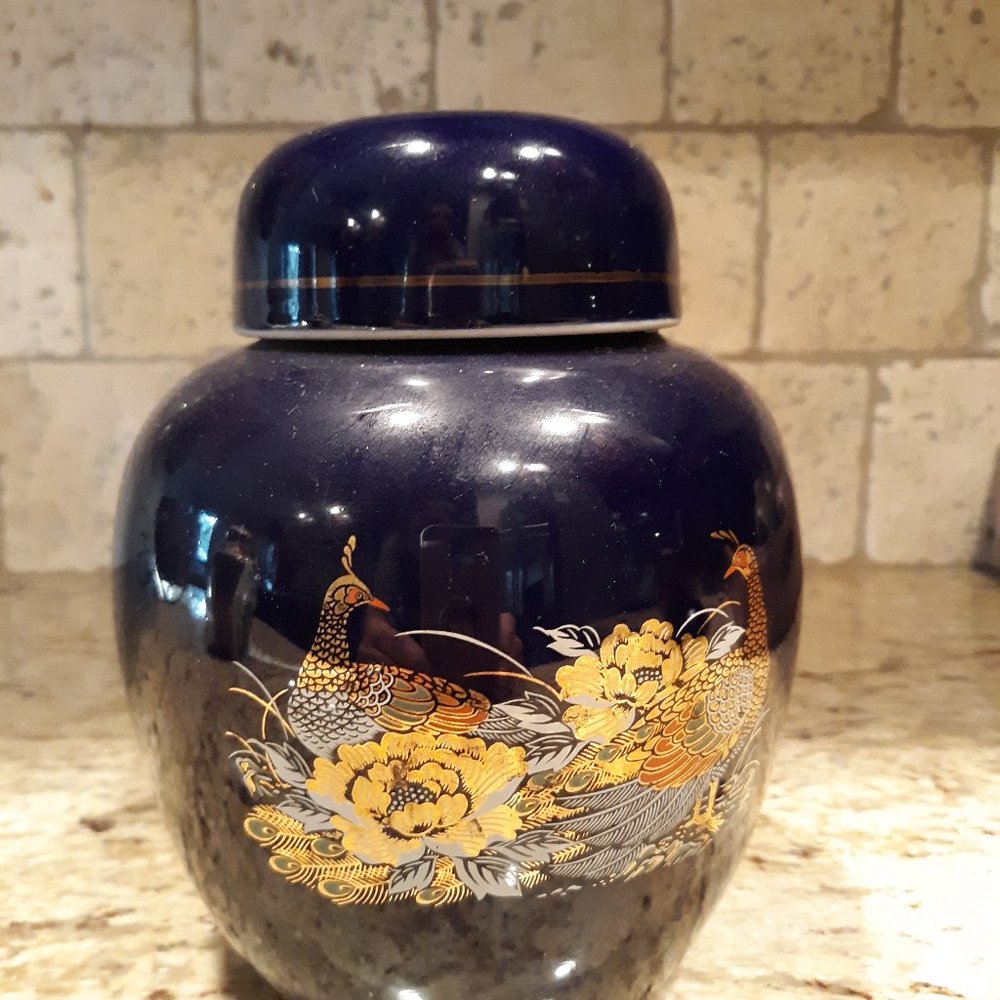 Small 6" Porcelain Oriental Ginger Jar
